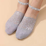 Load image into Gallery viewer, Pearl Lace Socks
