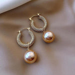 Load image into Gallery viewer, Vintage Pearl earrings
