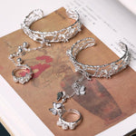 Load image into Gallery viewer, Vintage Palace Flower Bracelet
