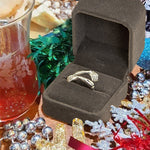 Load image into Gallery viewer, Love hug ring
